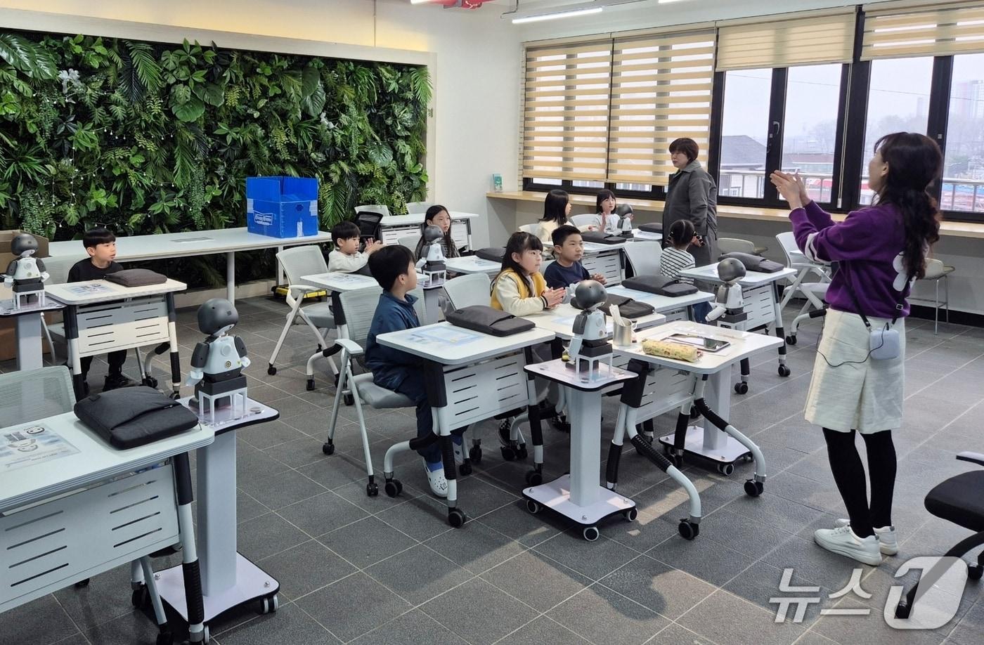 본문 이미지 - 충북 증평군 AI실증연구센터 에듀테크 프로그램 진행 모습.(증평군 제공. 재판매 및 DB금지)