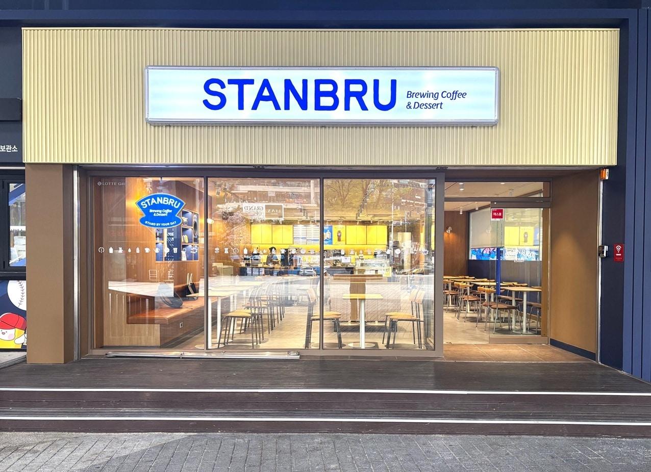 본문 이미지 -  스탠브루 매장 전경.(롯데GRS 제공)