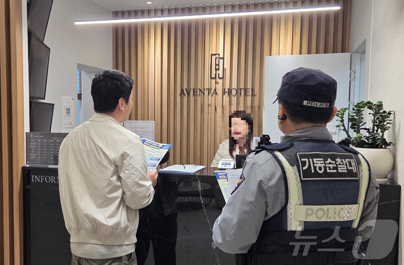 본문 이미지 - 경북소방본부와 경주경찰서는 소방공무원이나 소방기관을 사칭해 고가 장비 구매를 유도하는 사기 사건이 잇따르자 도민과 지역 업체에 각별한 주의를 당부했다. /뉴스1