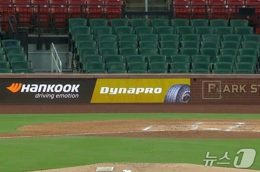 본문 이미지 - 메이저리그 2025 시즌 오라클 파크 구장 한국타이어 브랜드 광고. (한국타이어 제공)