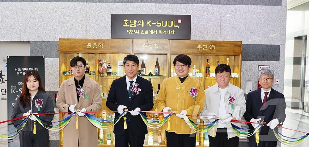 본문 이미지 - 광주지방국세청은 광주 북구 오룡동에 자리한 정부광주지방합동청사 1층에 '호남의 K-SUUL' 홍보 전시장을 마련했다.(광주국세청 제공, 재배포 및 DB 금지) ⓒ 뉴스1