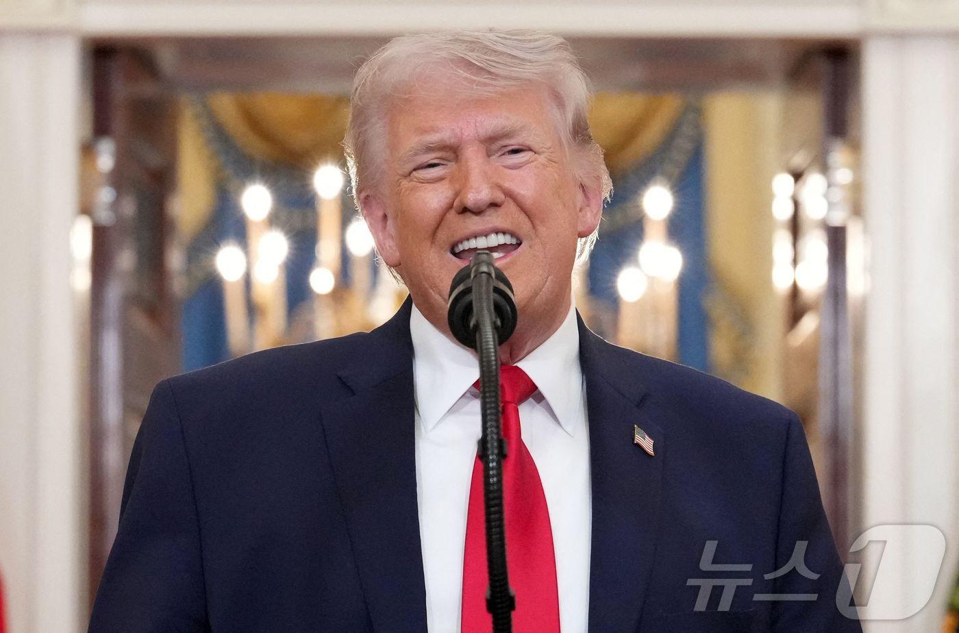 본문 이미지 - 1일(현지시간) 미국 워싱턴DC 백악관에서 도널드 트럼프 미국 대통령이 이란 전쟁 상황 관련 대국민 연설을 하고 있다. ⓒ AFP=뉴스1
