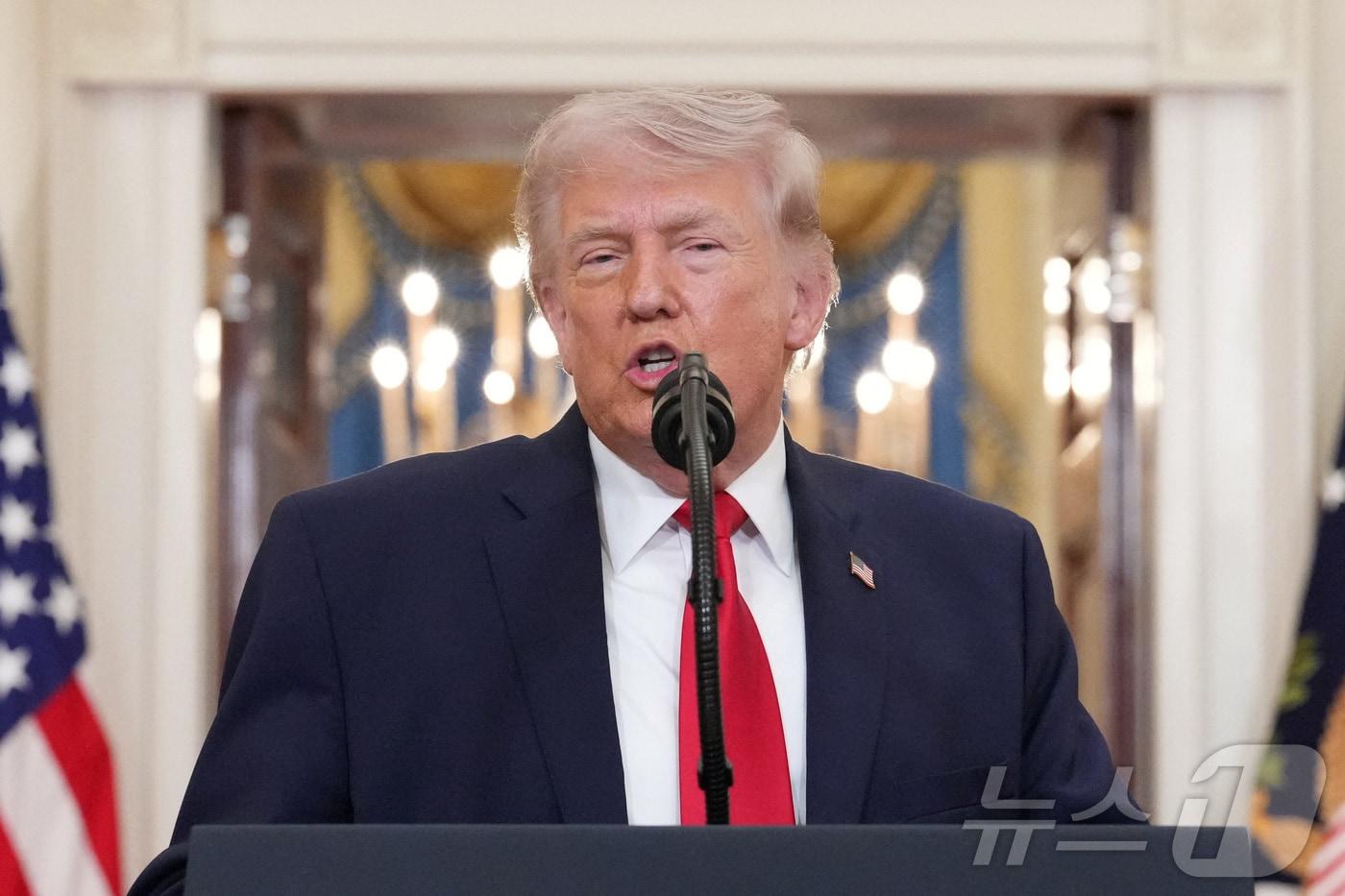 본문 이미지 - 도널드 트럼프 미국 대통령이 1일(현지시간) 미국 워싱턴 D.C. 백악관에서 이란 전쟁 관련 대국민 연설을 하고 있다. ⓒ 로이터=뉴스1 ⓒ 로이터=뉴스1