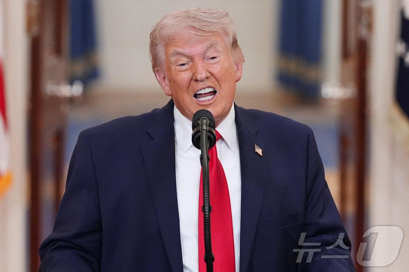 본문 이미지 - 도널드 트럼프 미국 대통령이 1일(현지시간) 미국 워싱턴 D.C. 백악관에서 이란 전쟁 관련 대국민 연설을 하고 있다. ⓒ 로이터=뉴스1 ⓒ 로이터=뉴스1