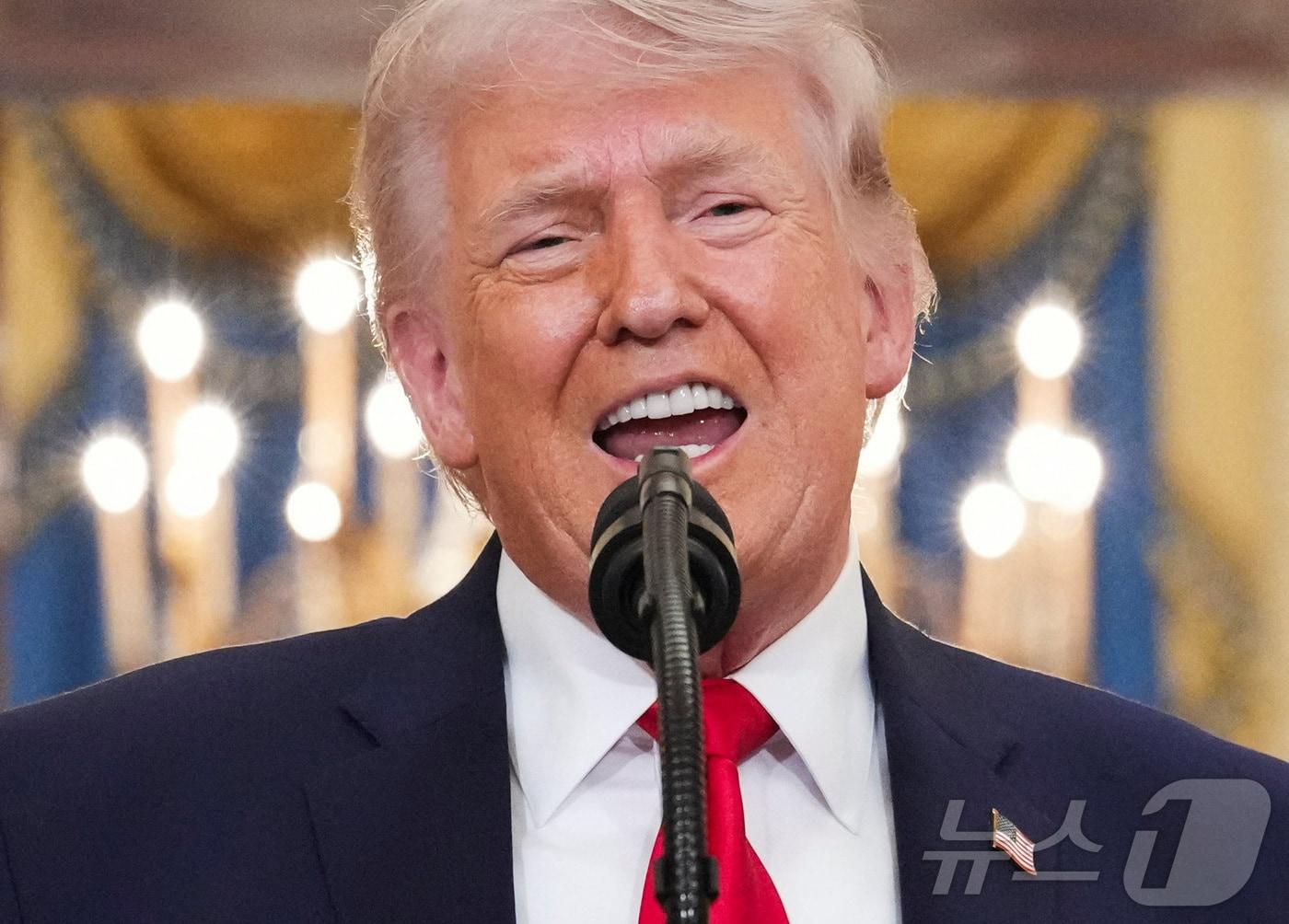 본문 이미지 - 도널드 트럼프 미국 대통령이 1일(현지시간) 미국 워싱턴 D.C. 백악관에서 이란 전쟁 관련 대국민 연설을 하고 있다. ⓒ 로이터=뉴스1 ⓒ 로이터=뉴스1