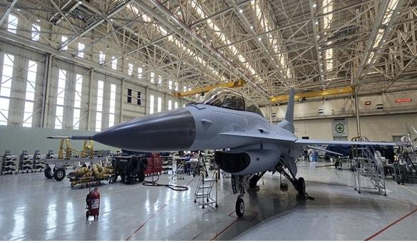 본문 이미지 - KAEMS 정비고에서 정비대기 중인 F-16 전투기. (KAEMS 제공)