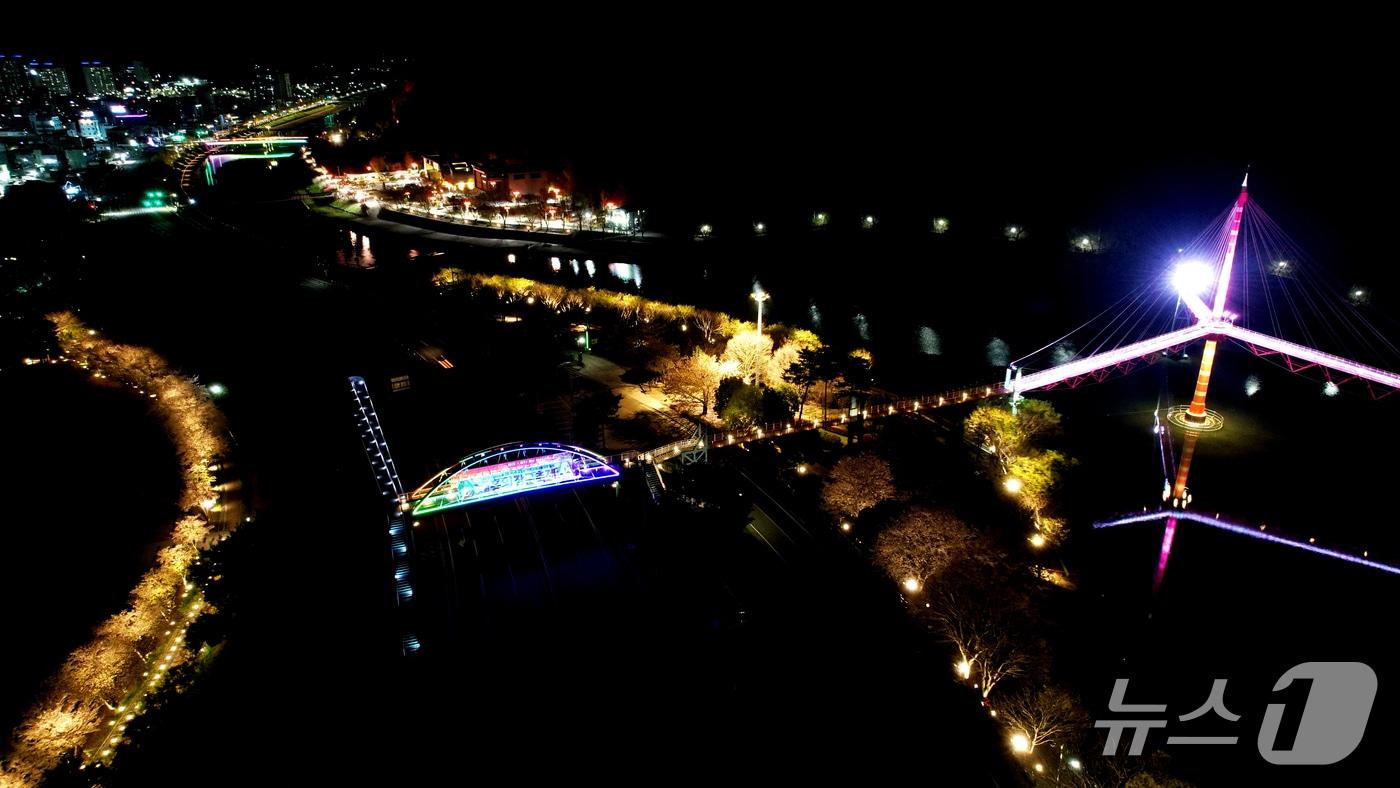 본문 이미지 - 의령구름다리 인근 야간 조명.(의령군 제공. 재판매 및 DB금지)