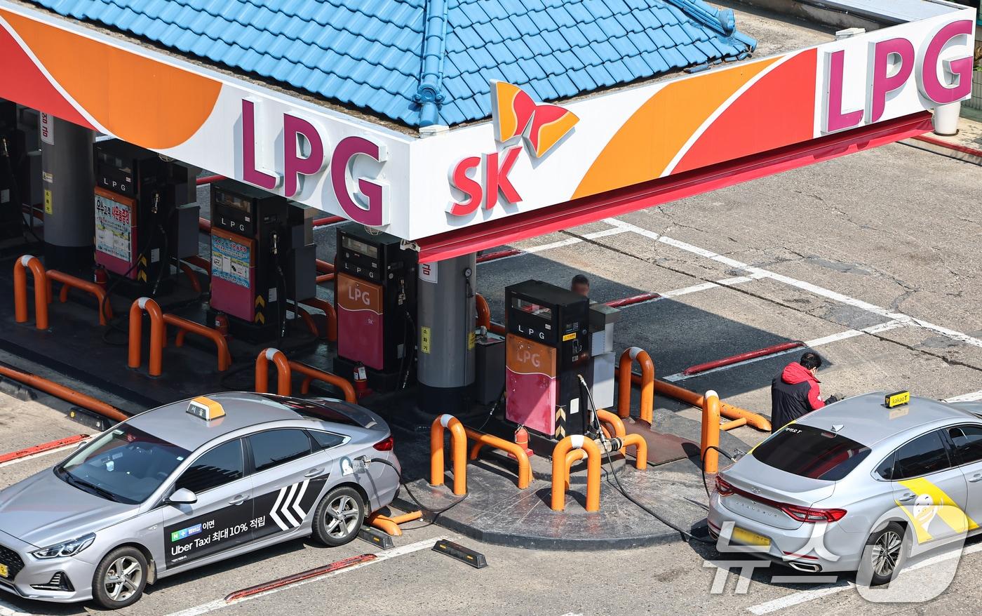 본문 이미지 - 서울 시내 LPG 충전소. 2026.4.2 ⓒ 뉴스1 김도우 기자