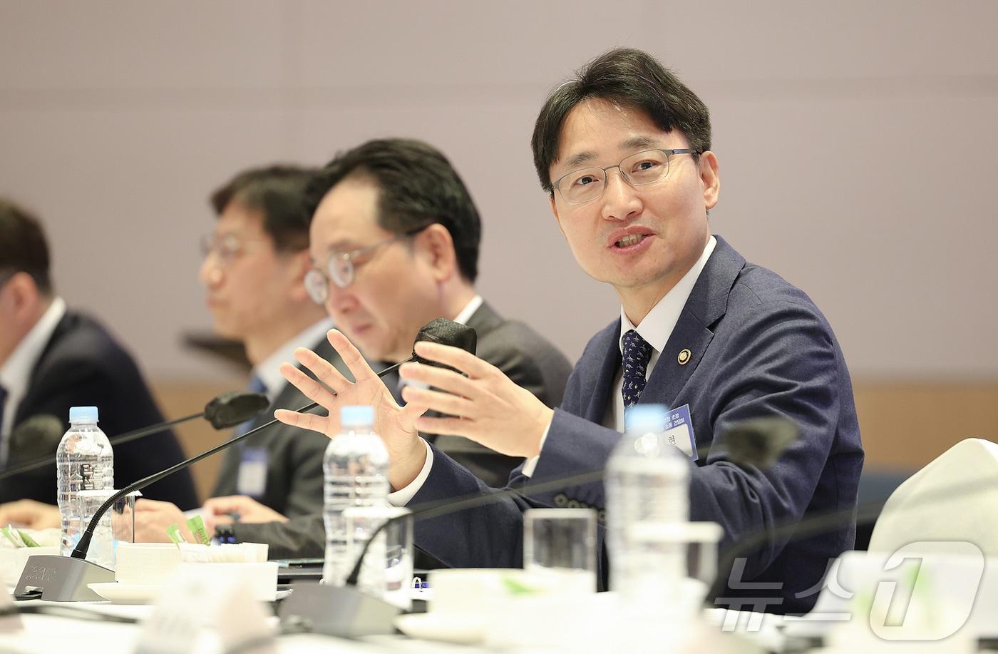 본문 이미지 - 임광현 국세청장이 2일 서울 여의도 FKI타워 컨퍼런스센터에서 열린 국세청장 초청 경제계 소통 간담회에서 인사말을 하고 있다. (국세청 제공. 재판매 및 DB 금지 2026.4.2 ⓒ 뉴스1