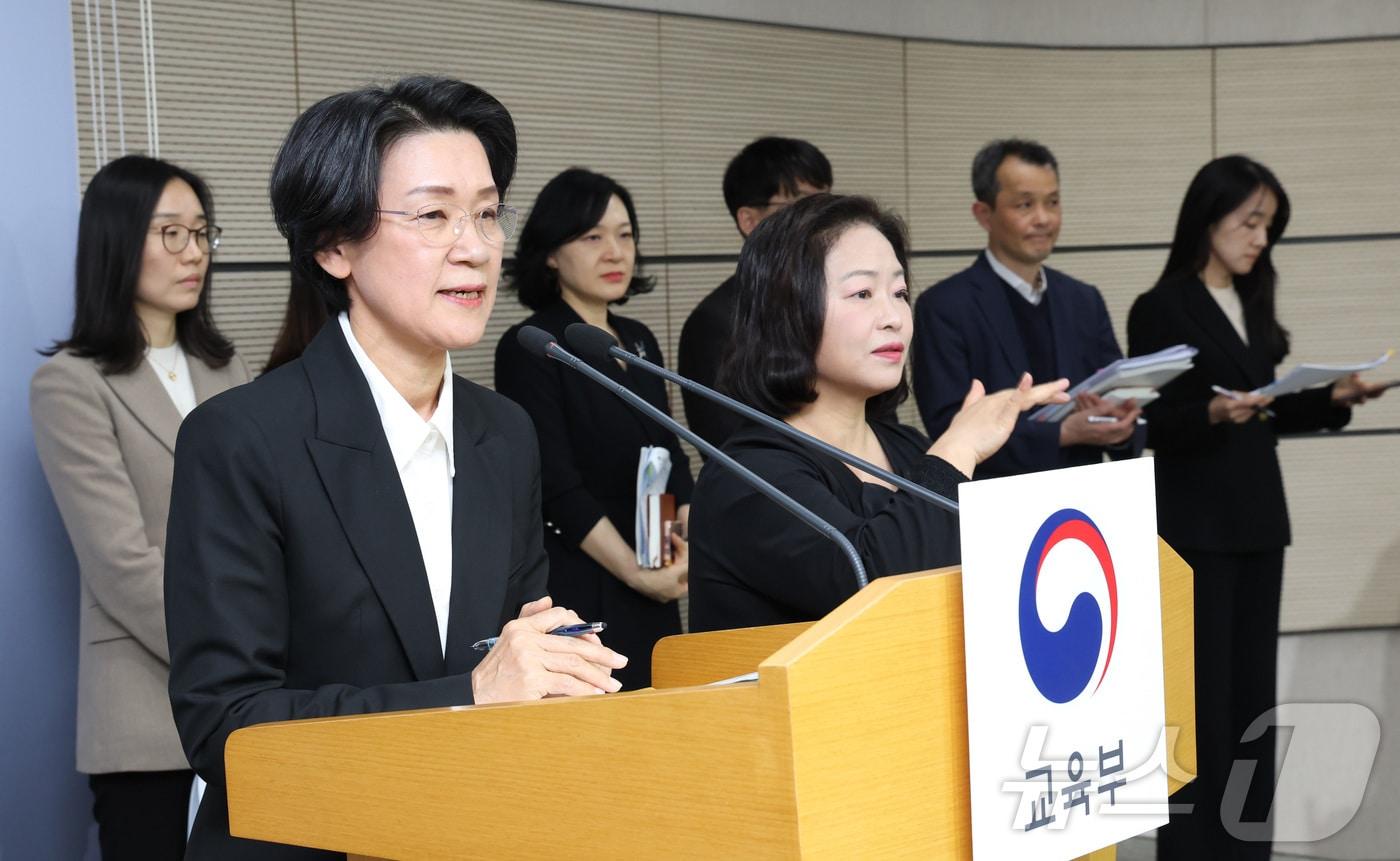 본문 이미지 - 최은옥 교육부 차관이 2일 세종시 정부세종청사에서 지방정부가 지역 발전 전략과 연계해 대학을 육성하는 지역 혁신 중심 대학지원책의 라이즈재구조화 방안을 발표하고 있다. 2026.4.2 ⓒ 뉴스1 김기남 기자