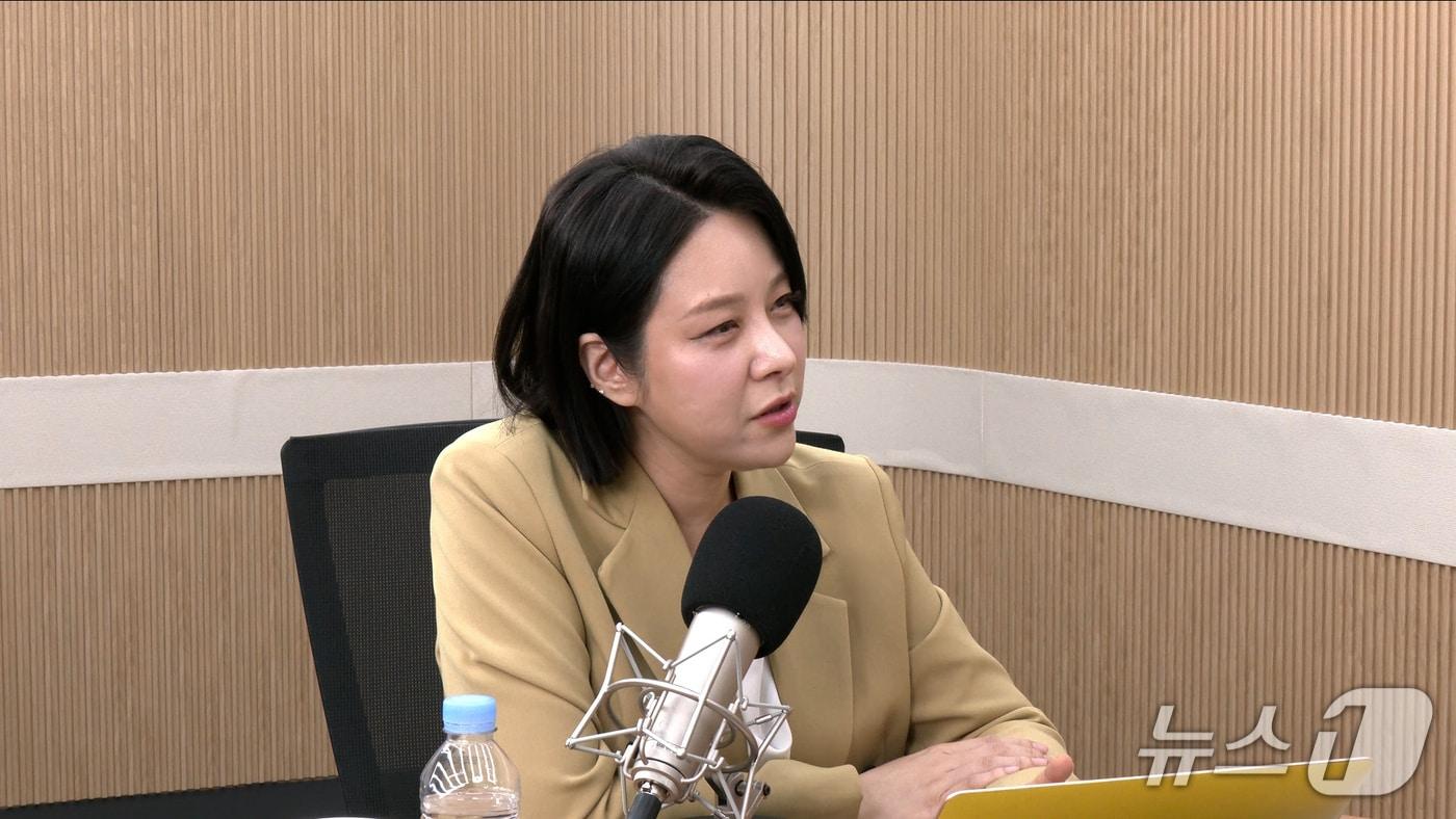 본문 이미지 - 정은혜 전 더불어민주당 의원이 2일 뉴스1TV '팩트앤뷰'에 출연해 질문에 답하고 있다.(뉴스1TV '팩트앤뷰' 캡처)