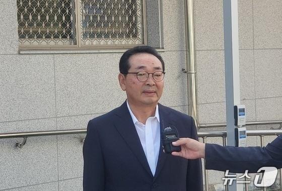 본문 이미지 - 1심에서 무죄 선고 받고 입장 밝히는 원경환 전 대한석탄공사 사장.(뉴스1 DB)