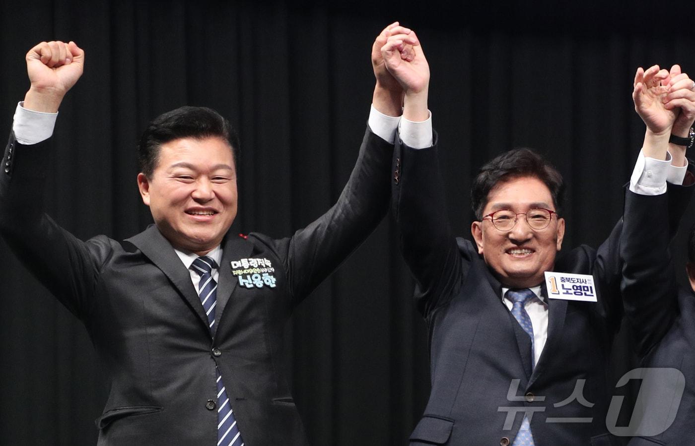 본문 이미지 - 노영민(오른쪽)·신용한 더불어민주당 충북지사 예비후보. ⓒ 뉴스1 김용빈 기자