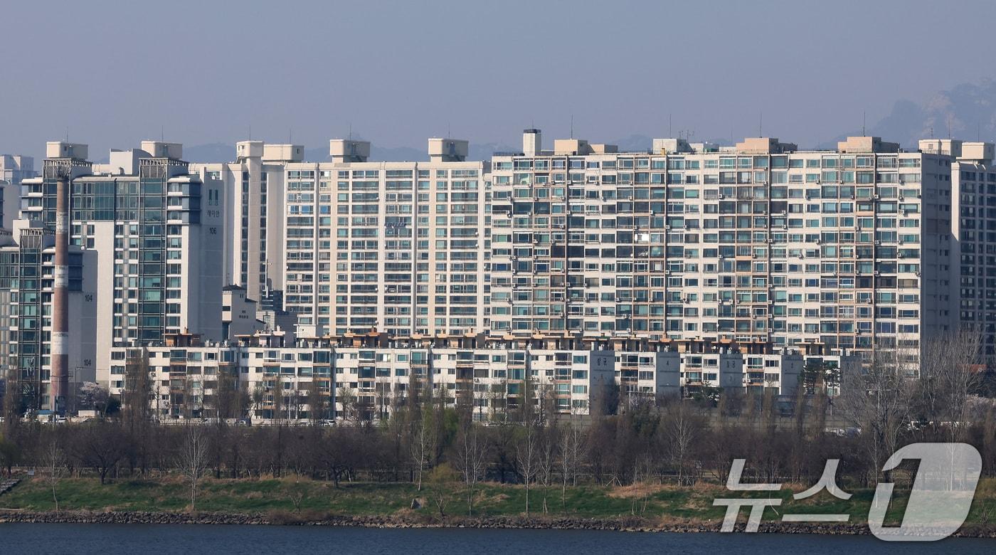 본문 이미지 - 서울 아파트 단지 모습. 2026.4.2 ⓒ 뉴스1 임세영 기자