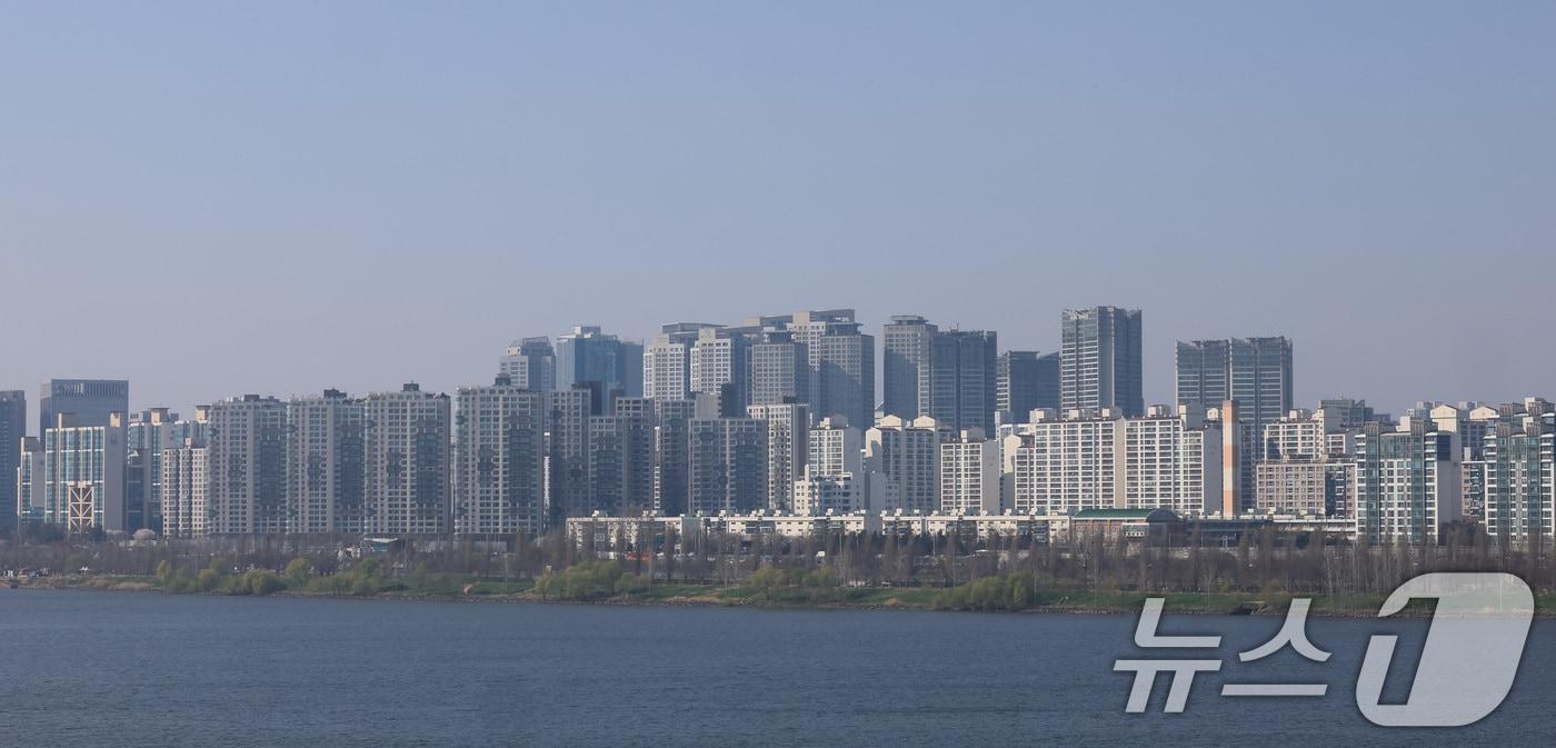 본문 이미지 - 서울 용산구 아파트 단지의 모습. 2026.4.2 ⓒ 뉴스1 임세영 기자