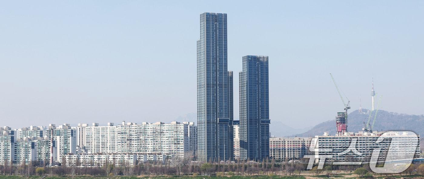 본문 이미지 - 용산구 아파트 단지 모습. 2026.4.2 ⓒ 뉴스1 임지훈 인턴기자