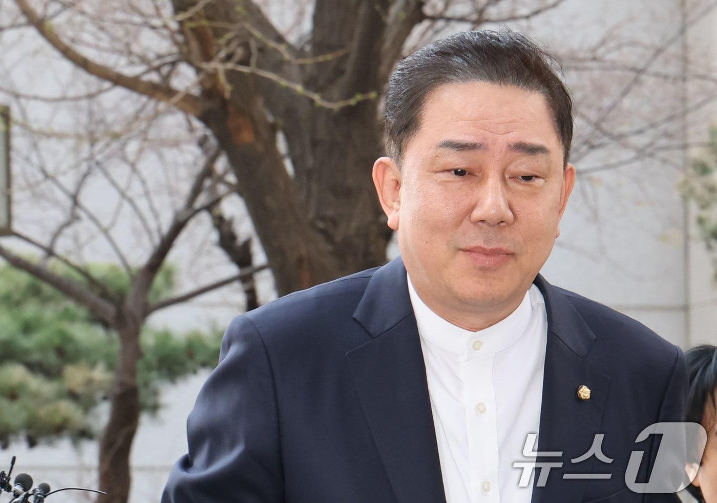 본문 이미지 - 각종 비위 의혹으로 수사를 받고 있는 김병기 무소속 의원. 2026.4.2 ⓒ 뉴스1 이광호 기자