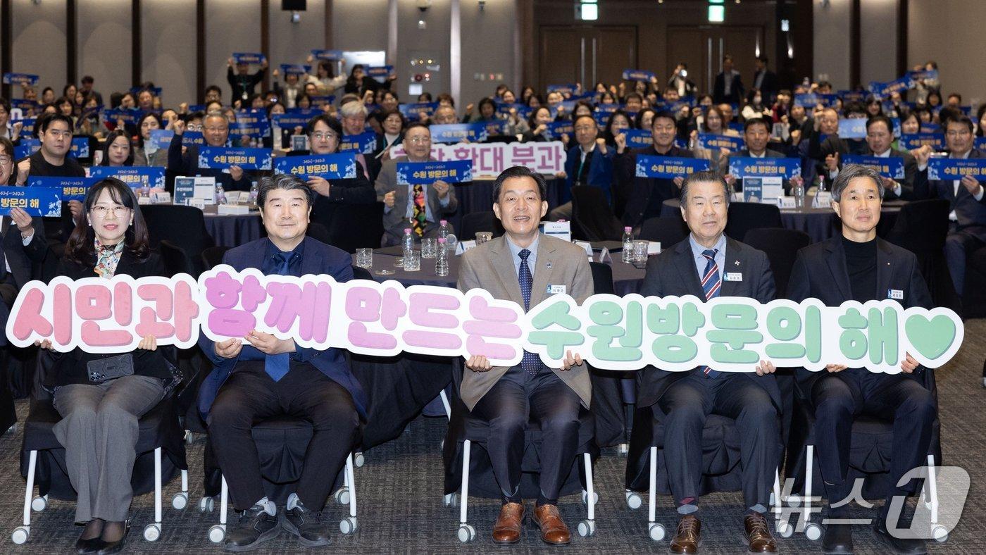 본문 이미지 - 2026~2027 수원 방문의 해 추진위원회·시민추진단 발대식. (수원시 제공. 재판매 및 DB 금지) 2026.4.2/뉴스1