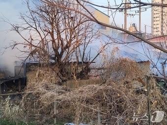 본문 이미지 - 화재현장(경기 김포소방서 제공/뉴스1)