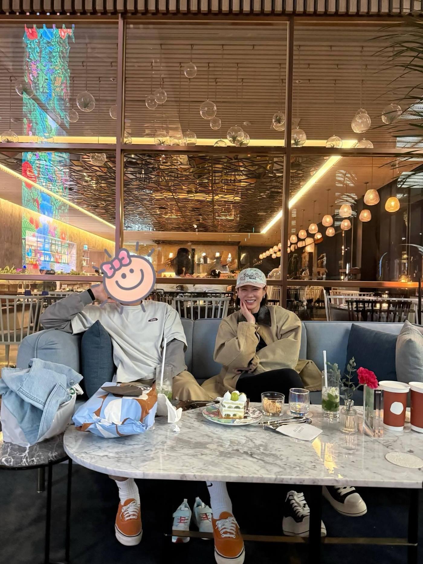 본문 이미지 - 손예진과 현빈 부부(손예진 SNS)