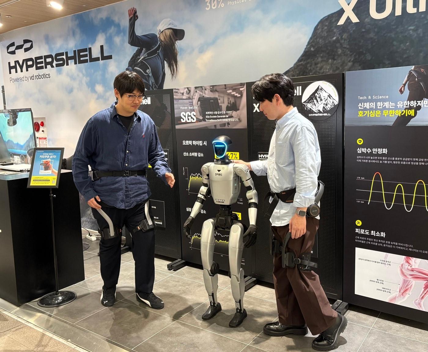 본문 이미지 - 전자랜드 용산 본점에서 로봇 체험 공간이 운영되고 있다.(전자랜드 제공)