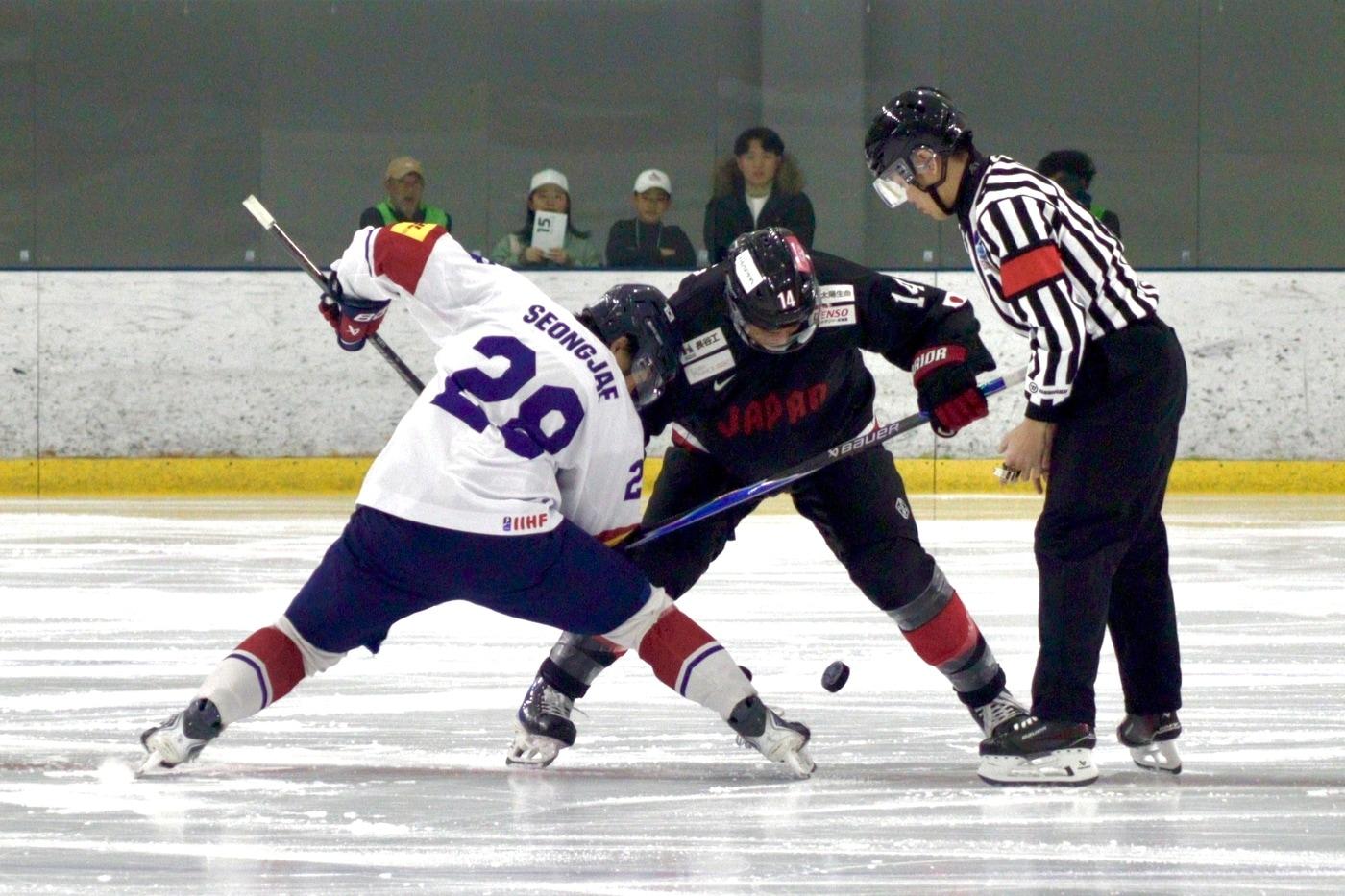 본문 이미지 - 한국 남자 아이스하키 대표팀이 일본을 상대로 한 두 차례 친선 경기에서 모두 패했다.(대한아이스하키협회 제공)