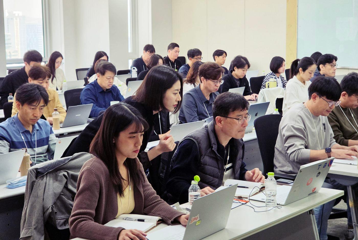 본문 이미지 - SK브로드밴드는 사내 구성원 대상으로 본사(서울 중구 소재)에서 'AI Agent Lab' 과정을 상시 운영 중이다.(SK브로드밴드 제공)