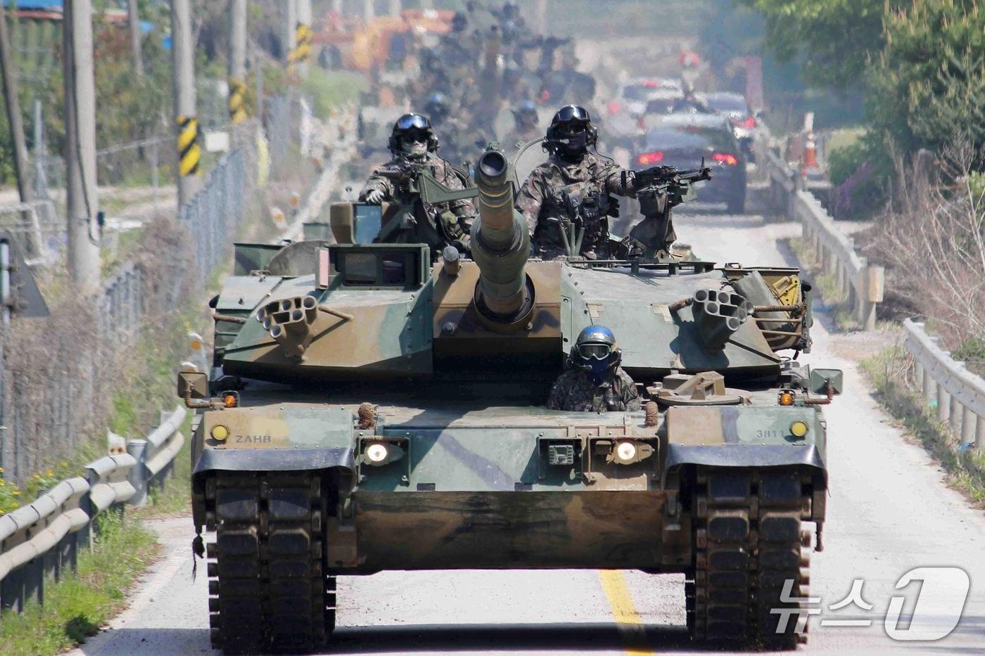 본문 이미지 - 육군 수도기계화보병사단의 기동 훈련 모습.(부대측 제공)