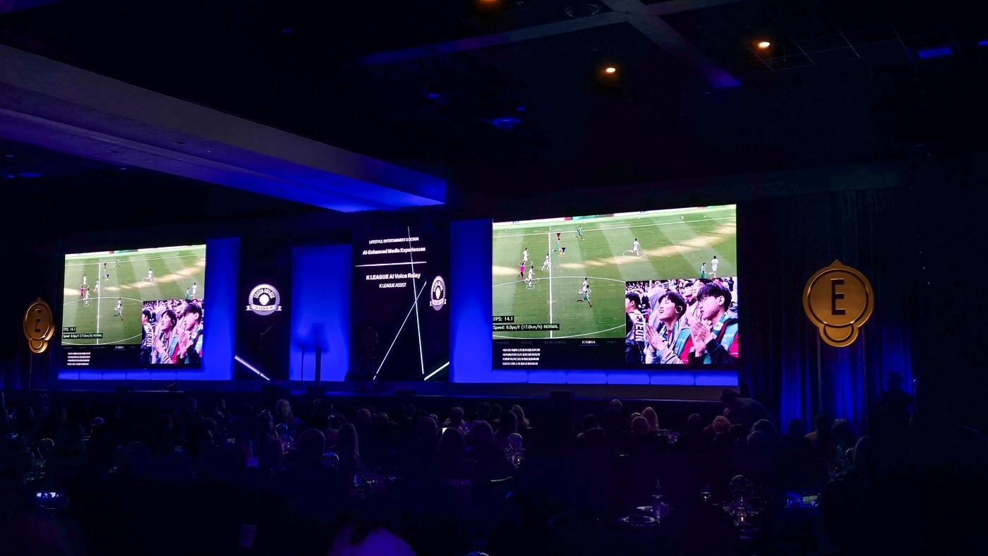 본문 이미지 - K리그어시스트와 하나금융그룹이 힘을 합친 '시각장애인 AI 음성중계'가 2026 에디슨 어워드 은상을 수상했다. (한국프로축구연맹 제공)