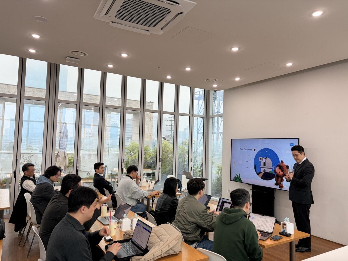 본문 이미지 - 코리아스타트업포럼은 4월 9일 서울 강남구 마루360에서‘스타트업 스케일업 전략 세미나를 개최했다.(코리아스타트업포럼 제공)