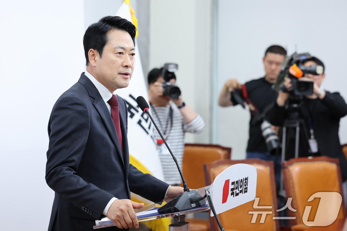 본문 이미지 - 장동혁 국민의힘 대표가 지난 20일 서울 여의도 국회에서 방미 성과 관련 기자간담회를 하고 있다. 2026.4.20 ⓒ 뉴스1 신웅수 기자