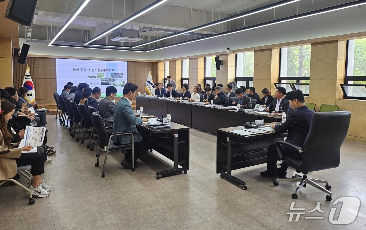 본문 이미지 - 3기신도시 협업TF 회의.(안산시 제공)