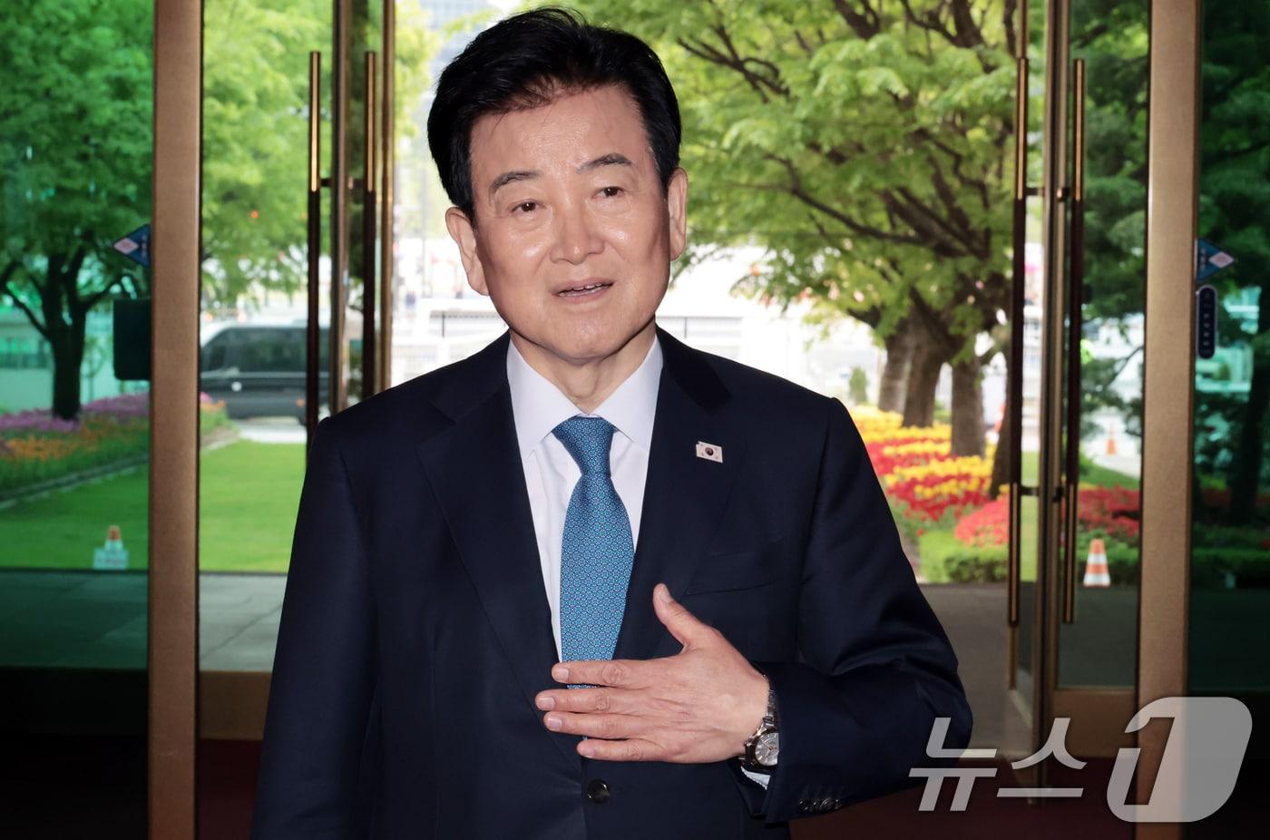 본문 이미지 - 정동영 통일부 장관이 지난 20일 오후 서울 종로구 정부서울청사에서 '북한 구성시 핵시설' 발언과 관련해 입장을 밝히고 있다. 2026.4.20 ⓒ 뉴스1 김명섭 기자