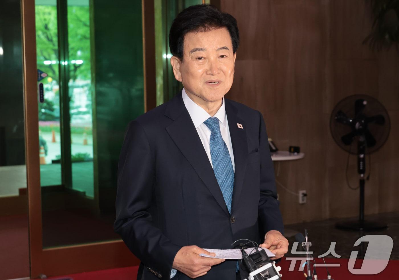 본문 이미지 - 정동영 통일부 장관이  지난 20일 오후 서울 종로구 정부서울청사에서 '북한 구성시 핵시설' 발언과 관련해 입장을 밝히고 있다. 2026.4.20 ⓒ 뉴스1 김명섭 기자