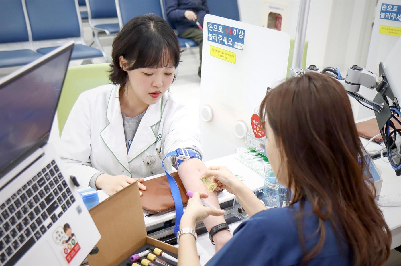 본문 이미지 - 조혈모세포 기증희망 등록을 마친 국립암센터 직원 이호현 씨.(국립암센터 제공)