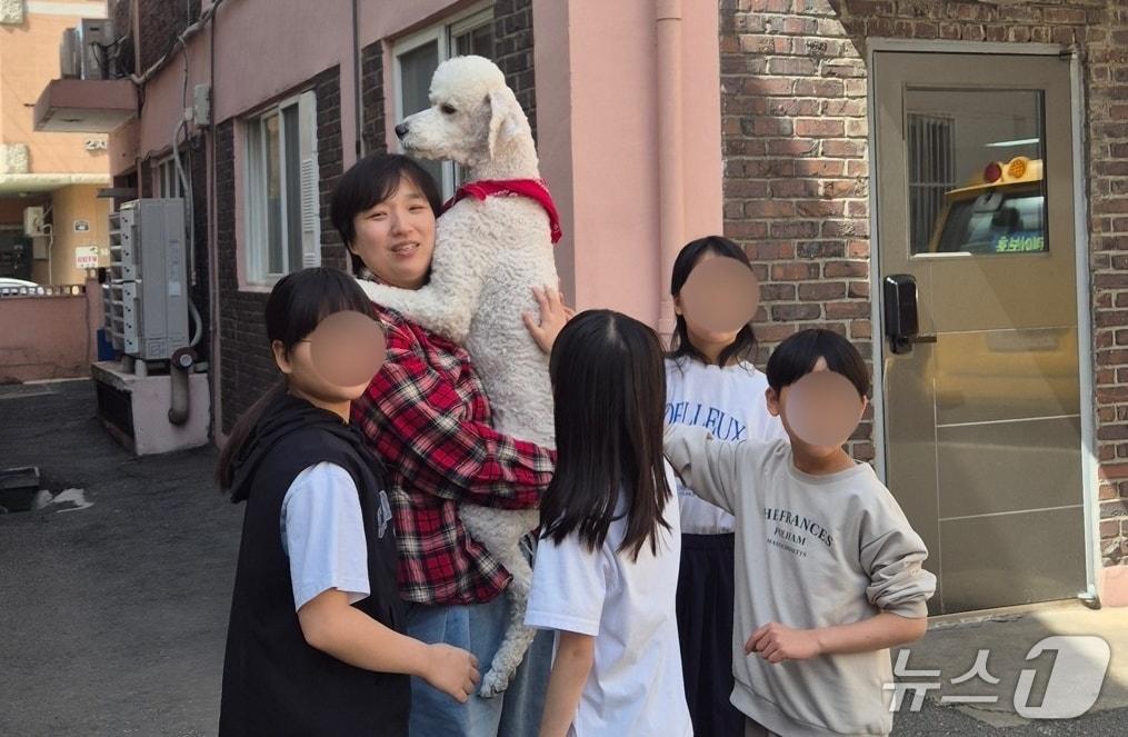 본문 이미지 - 아워비전은 보육원 아이들을 대상으로 18일 교감프로그램을 진행했다(아워비전 제공). ⓒ 뉴스1