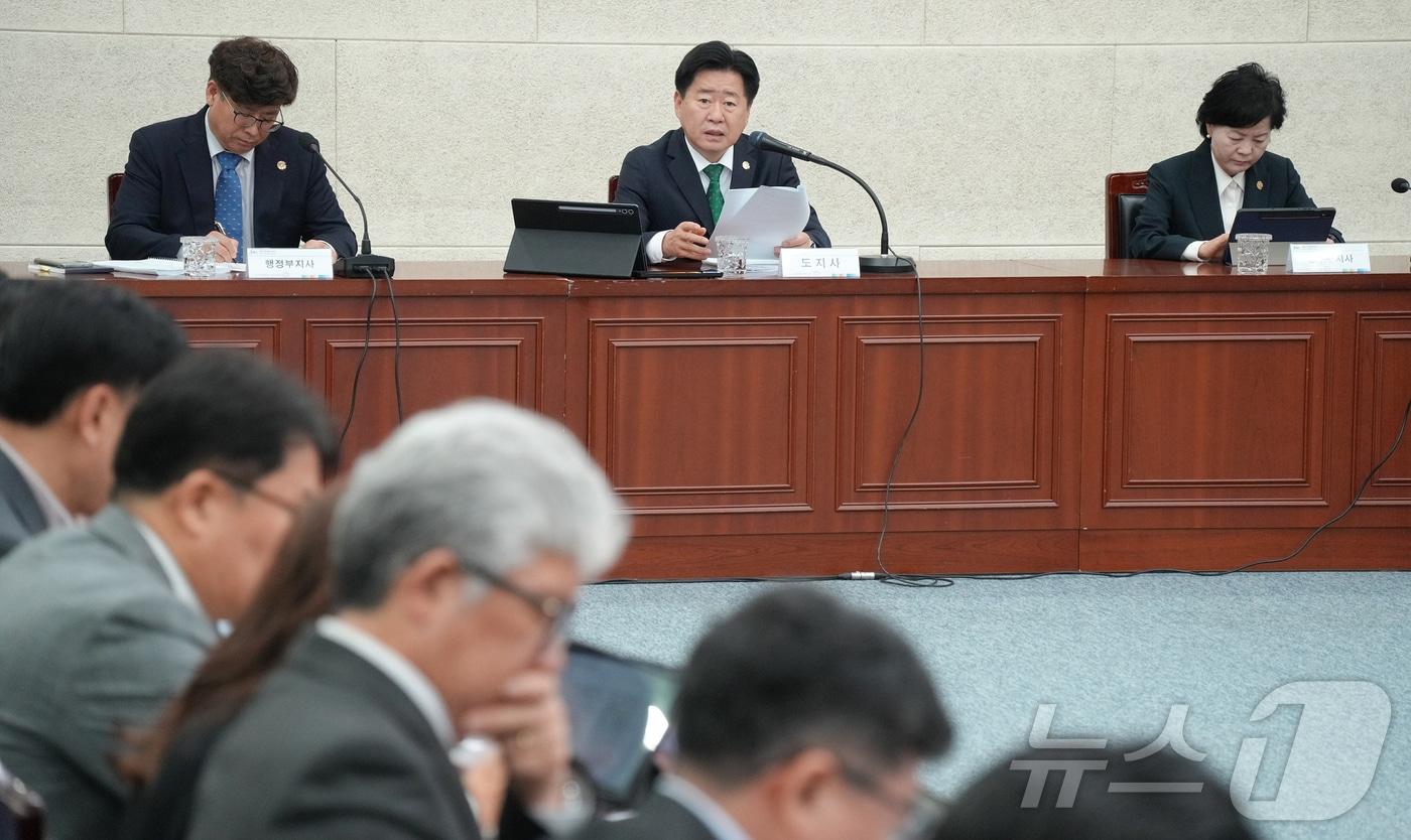 본문 이미지 - 오영훈 제주특별자치도지사가 20일 제주도청 탐라홀에서 주간 혁신성장회의를 주재하고 있다.(제주특별자치도 제공, 재판매 및 DB 금지) 2026.4.20 ⓒ 뉴스1 오미란 기자
