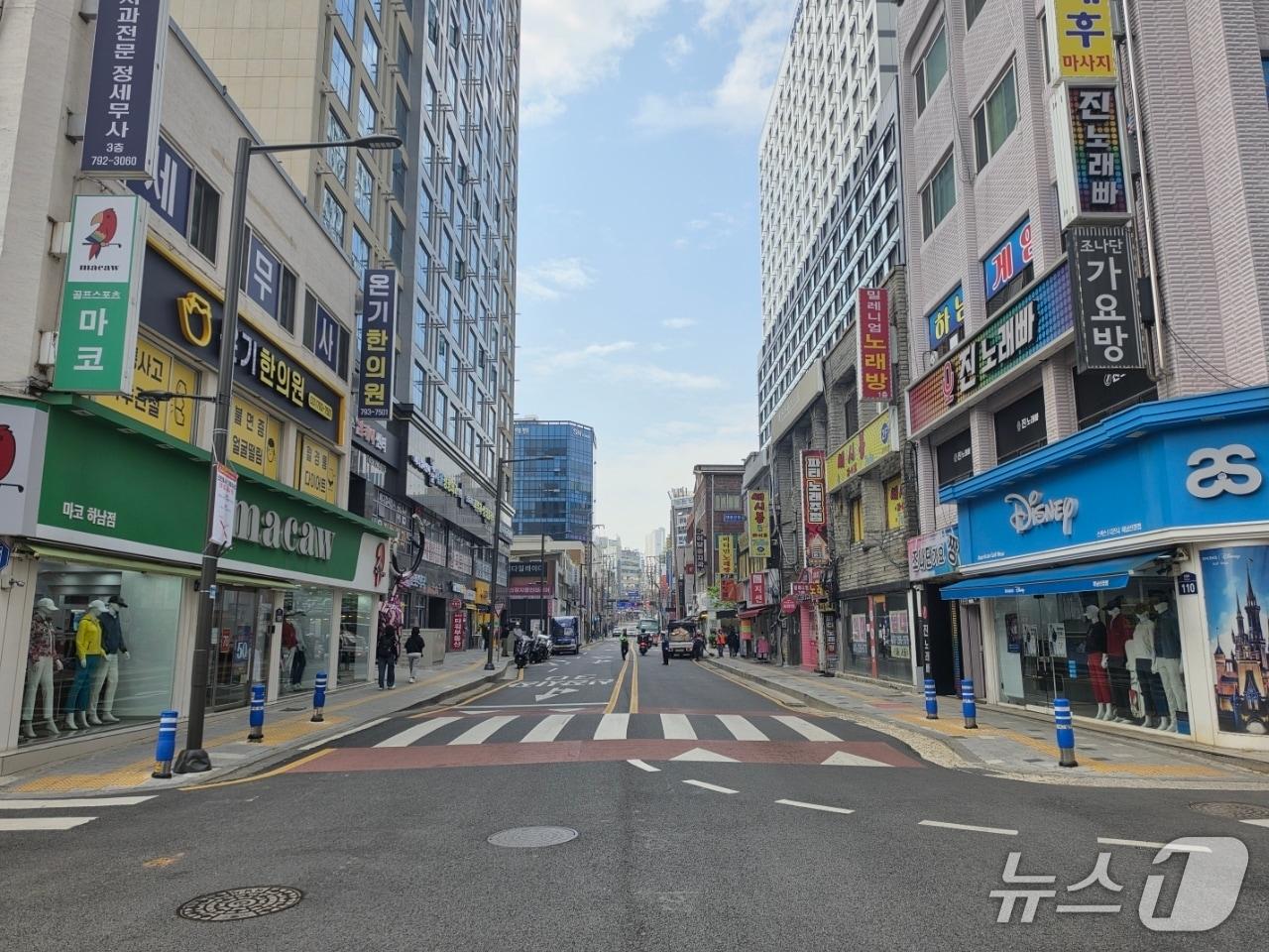 본문 이미지 - 전선 지중화 사업이 완료된 경기 하남시 신장사거리.(하남시 제공. 재판매 및 DB 금지)/뉴스1