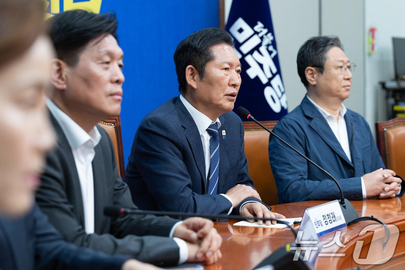 본문 이미지 - 정청래 더불어민주당 대표가 20일 서울 여의도 국회에서 6.3 지방선거 관련 기자간담회를 하고 있다. 2026.4.20 ⓒ 뉴스1 이승배 기자