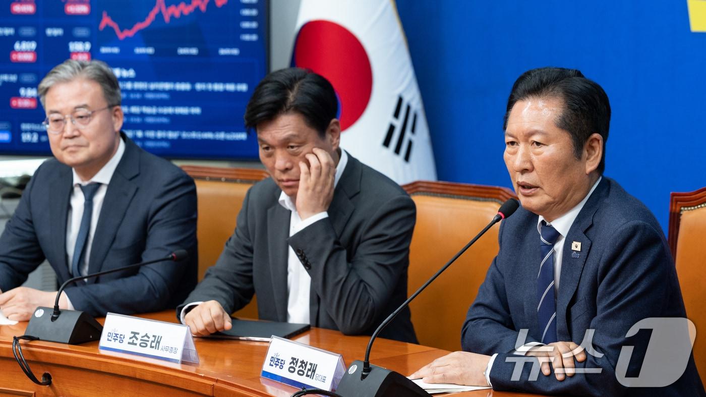 본문 이미지 - 정청래 더불어민주당 대표가 20일 서울 여의도 국회에서 6.3 지방선거 관련 기자간담회를 하고 있다. 2026.4.20 ⓒ 뉴스1 이승배 기자