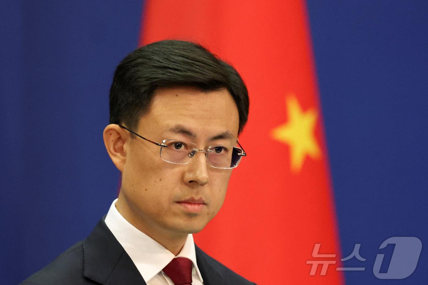 본문 이미지 - 궈자쿤 중국 외교부 대변인이 베이징 외교부 청사에서 정례 브리핑을 진행하고 있다. (자료사진) 2025.1.7 ⓒ 로이터=뉴스1