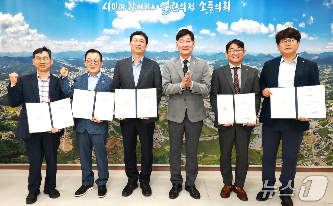 본문 이미지 - 제천시의회 의원연구단체 운영 심의위원회 위촉식.(제천시의회 제공. 재판매 및 DB금지) 