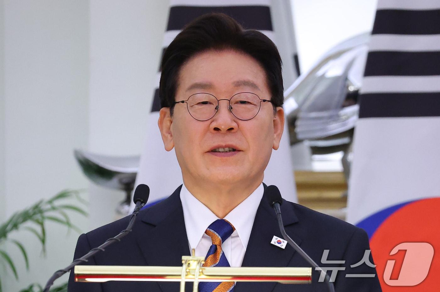 본문 이미지 - 이재명 대통령이 20일 뉴델리 영빈관에서 열린 한-인도 정상 공동언론발표에서 발언을 하고 있다. 2026.4.20 ⓒ 뉴스1 이재명 기자