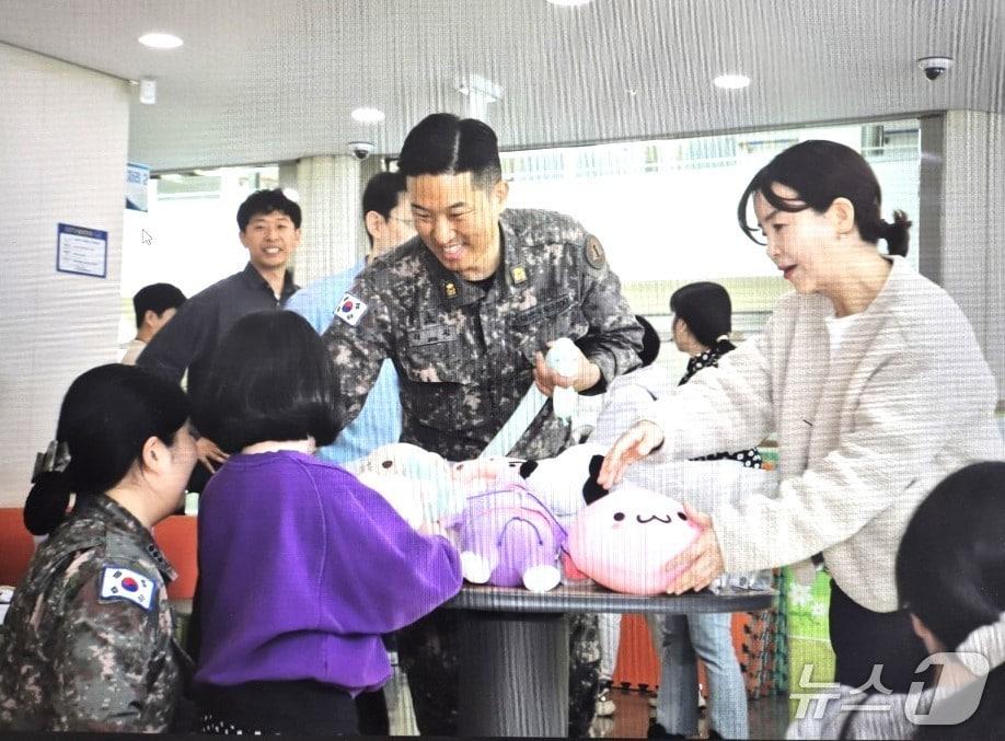 본문 이미지 -  장애인의날 행사(육군1군수지원사령부 예하 전승대대 제공/뉴스1)