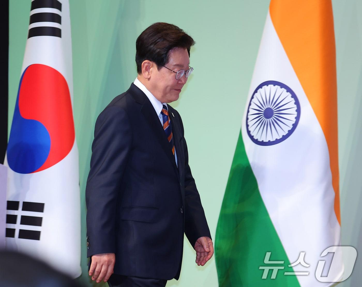 본문 이미지 - 인도를 국빈 방문 중인 이재명 대통령이 20일 뉴델리 바랏 만다팜 컨벤션센터에서 열린 한-인도 비즈니스 포럼에 참석하고 있다. 2026.4.20 ⓒ 뉴스1 이재명 기자