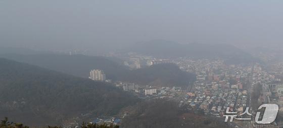 본문 이미지 - 20일 오후 전북 서부권역에 미세먼지 주의보가 발령됐다./뉴스1 