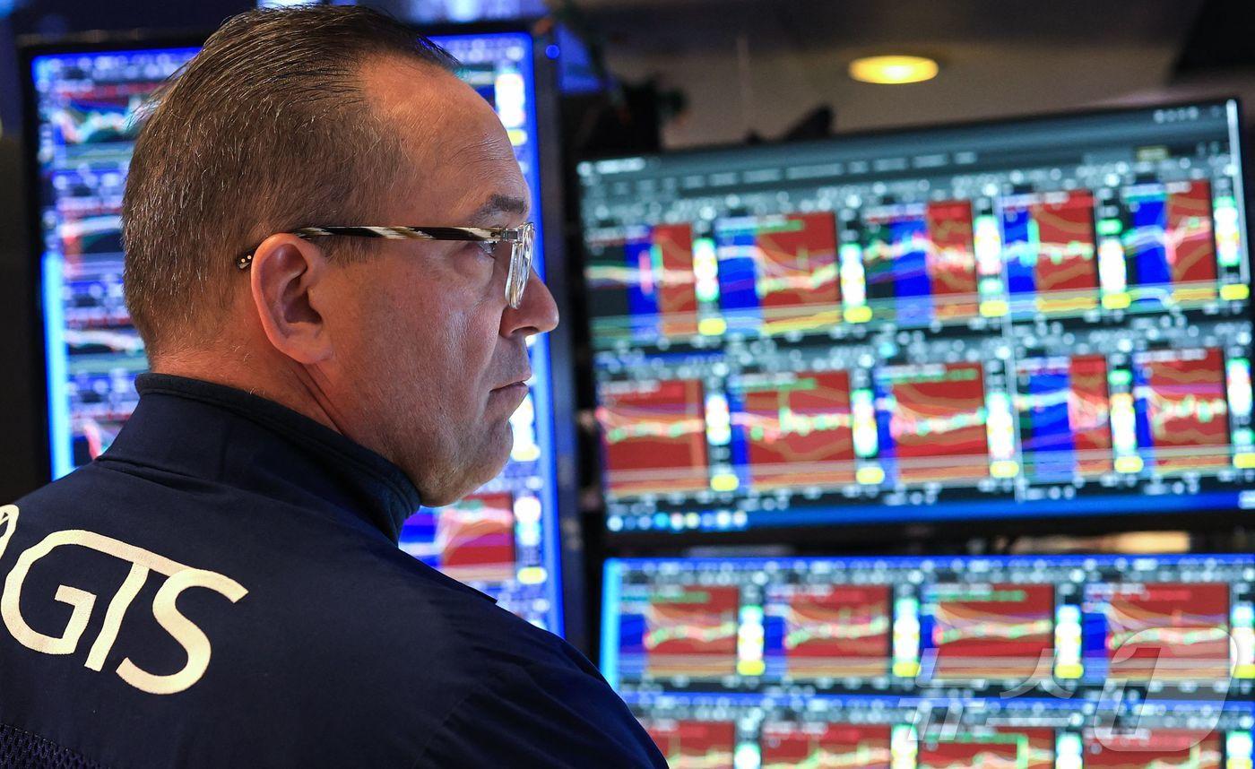 본문 이미지 - 뉴욕증권거래소 트레이더 ⓒ AFP=뉴스1
