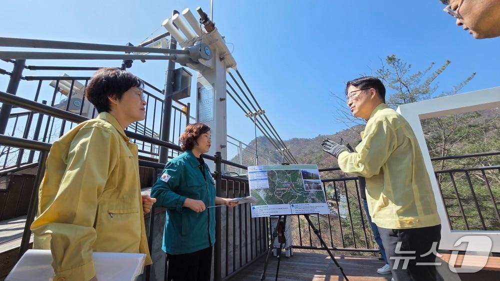 본문 이미지 - 출렁다리 안전 점검 자료사진.(경기도 제공. 재판매 및 DB금지)