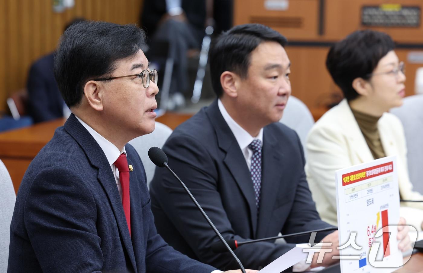 본문 이미지 - 송언석 국민의힘 원내대표가 21일 서울 여의도 국회에서 열린 원내대책회의에서 발언하고 있다. 2026.4.21 ⓒ 뉴스1 신웅수 기자