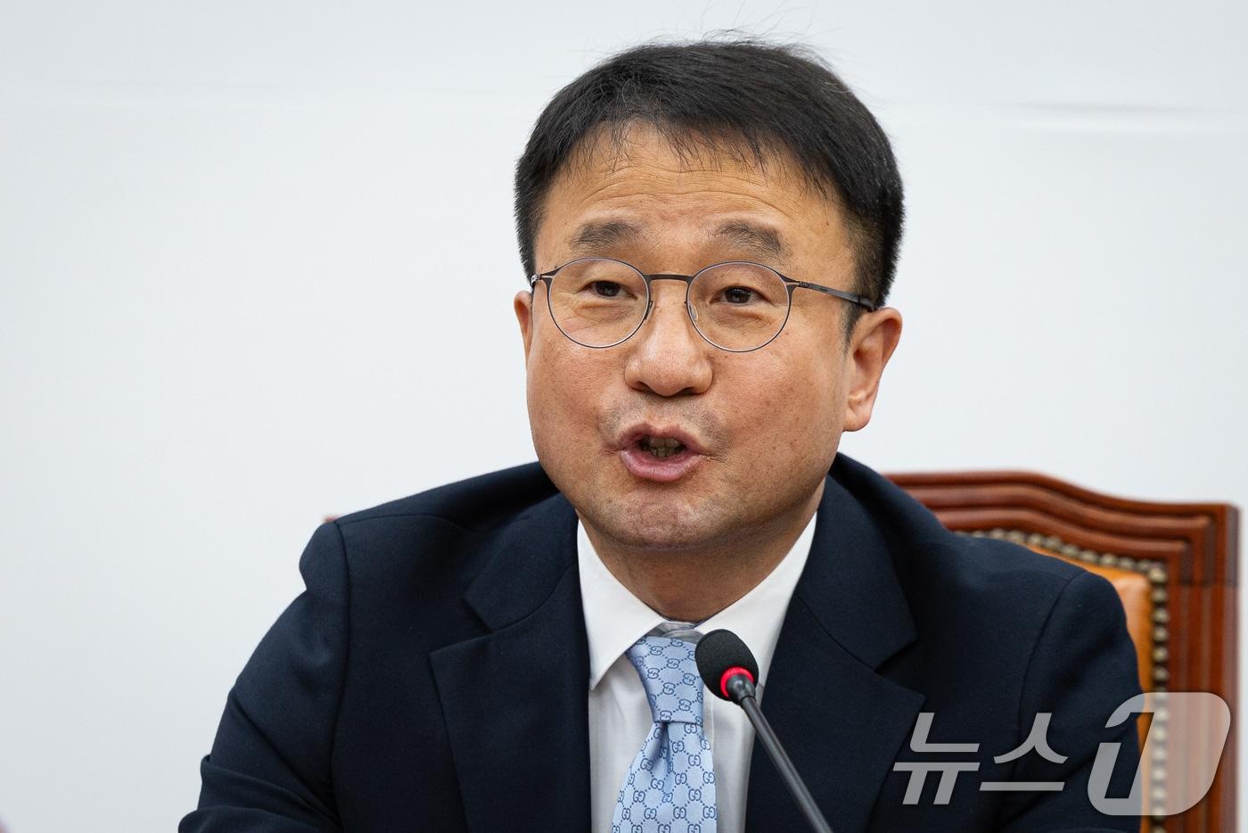 본문 이미지 - 한병도 더불어민주당 원내대표가 21일 서울 여의도 국회에서 열린 원내대책회의에서 모두 발언을 하고 있다. 2026.4.21 ⓒ 뉴스1 유승관 기자